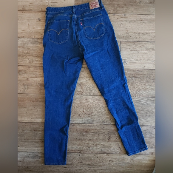 Levi Skinny Jeans - Picture 2 of 2